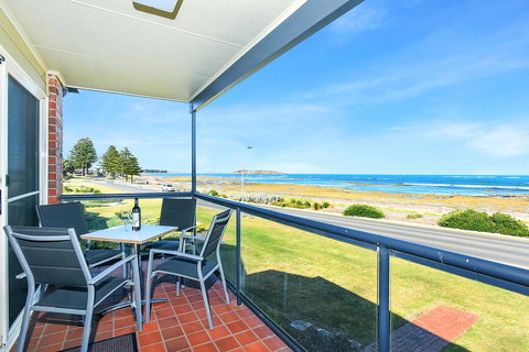 Franklin Beachfront Apartments - Tourism Caloundra 1