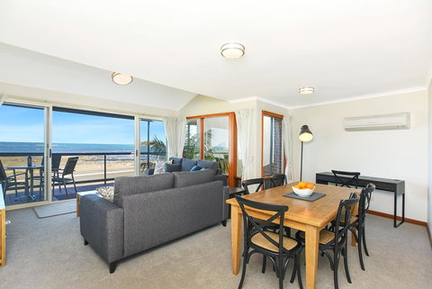 Franklin Beachfront Apartments - Tourism Caloundra 5
