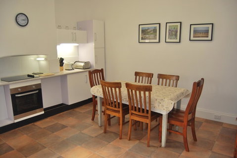 Jacaranda Cottage - Tourism Caloundra 9