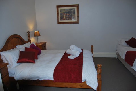 Jacaranda Cottage - Tourism Caloundra 10
