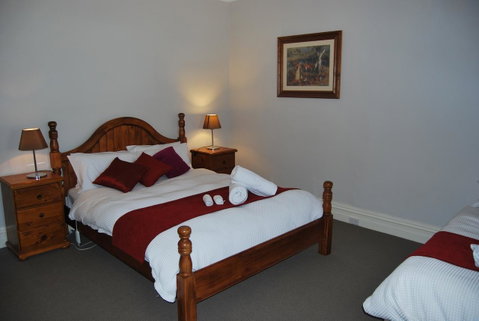 Jacaranda Cottage - Tourism Caloundra 7