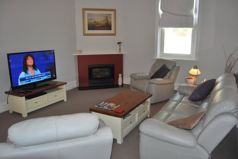 Jacaranda Cottage - Tourism Caloundra 2