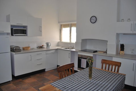 Jacaranda Cottage - Tourism Caloundra 8