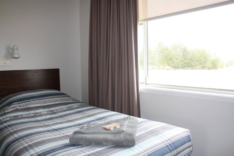 Isis Motel Scone - Tourism Caloundra 0