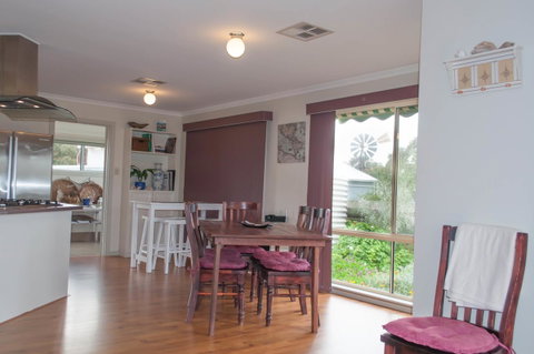 Admirals Inn - Tourism Caloundra 7