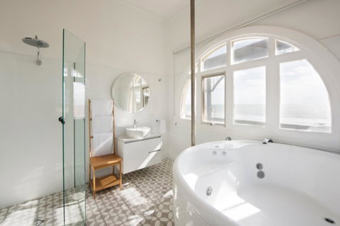 Seawall Apartments - Tourism Caloundra 10