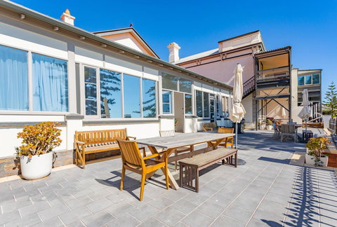 Seawall Apartments - Tourism Caloundra 3