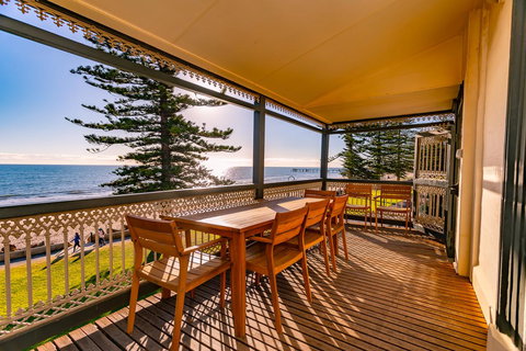 Seawall Apartments - Tourism Caloundra 1