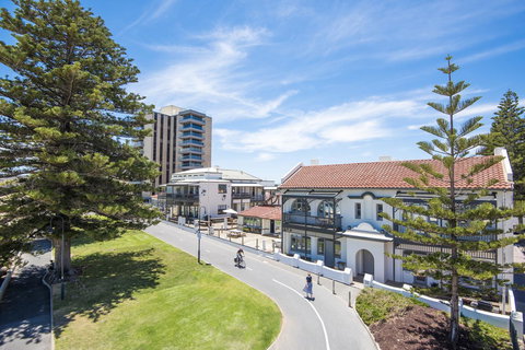 Seawall Apartments - Tourism Caloundra 0