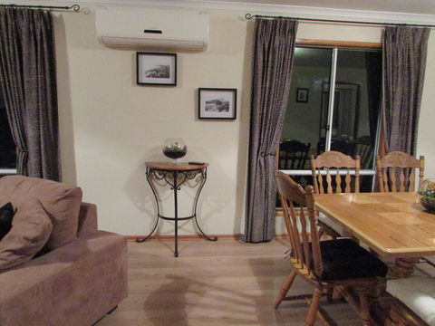 Lazy Days Cottage - Victor Harbor - Tourism Caloundra 15
