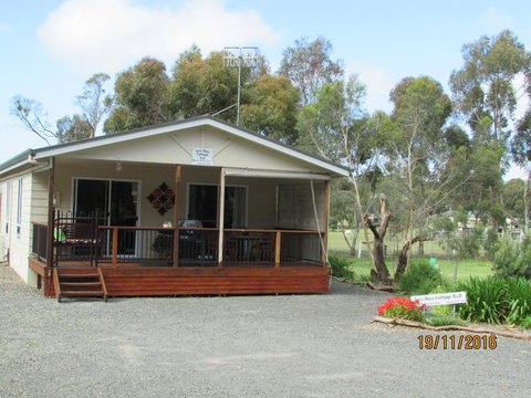 Lazy Days Cottage - Victor Harbor - Tourism Caloundra 12