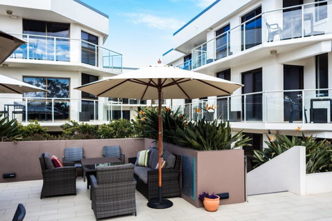 Bayview Beachfront Apartments, In Town Right On The Beach - Tourism Caloundra 26