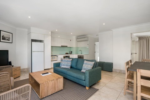 Bayview Beachfront Apartments, In Town Right On The Beach - Tourism Caloundra 41