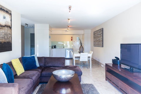Bayview Beachfront Apartments, In Town Right On The Beach - Tourism Caloundra 43