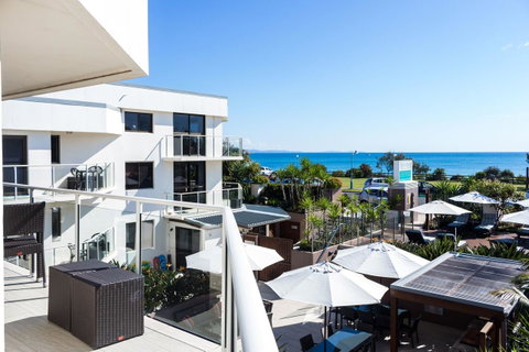 Bayview Beachfront Apartments, In Town Right On The Beach - Tourism Caloundra 15