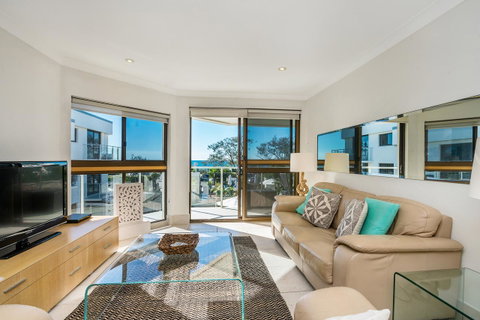 Bayview Beachfront Apartments, In Town Right On The Beach - Tourism Caloundra 38
