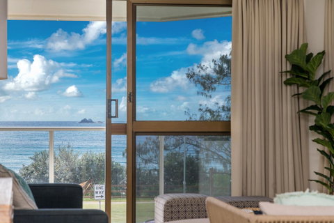 Bayview Beachfront Apartments, In Town Right On The Beach - Tourism Caloundra 29