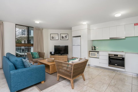 Bayview Beachfront Apartments, In Town Right On The Beach - Tourism Caloundra 40