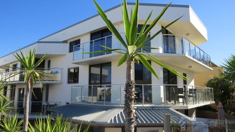 Bayview Beachfront Apartments, In Town Right On The Beach - Tourism Caloundra 14