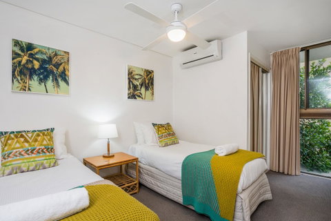 Bayview Beachfront Apartments, In Town Right On The Beach - Tourism Caloundra 34