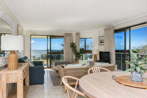 Bayview Beachfront Apartments, In Town Right On The Beach - Tourism Caloundra 30