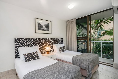 Bayview Beachfront Apartments, In Town Right On The Beach - Tourism Caloundra 39