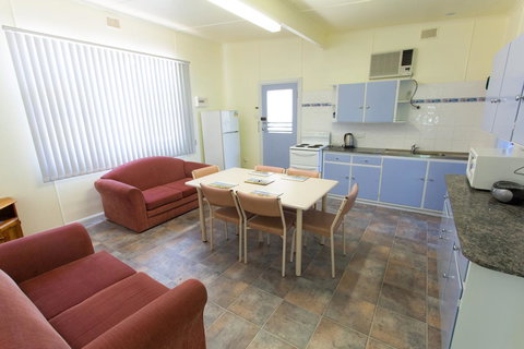 Modra\'s Apartments - Tourism Caloundra 1