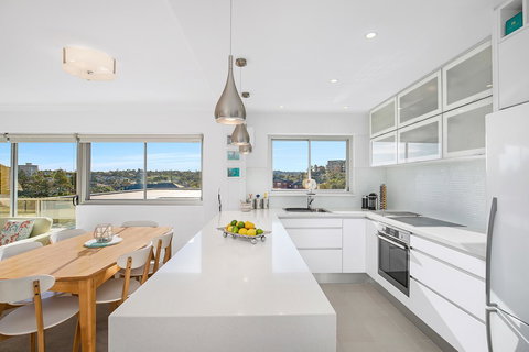 Beachfront Bliss - Tourism Caloundra 3