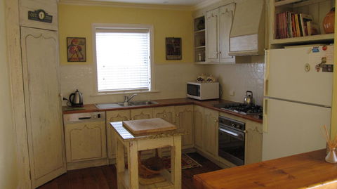 Gainsborough Cottage - Tourism Caloundra 10