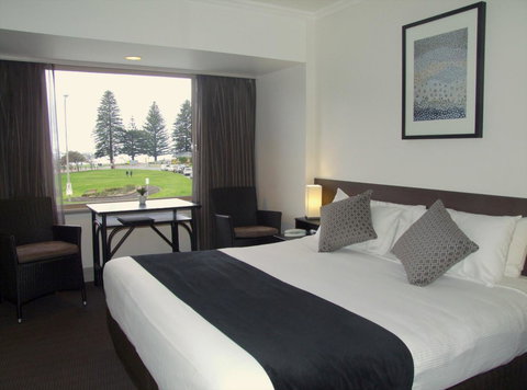 Nightcap At Hotel Victor - Tourism Caloundra 17