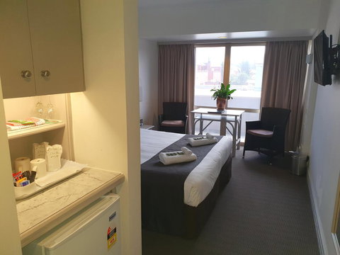 Nightcap At Hotel Victor - Tourism Caloundra 6