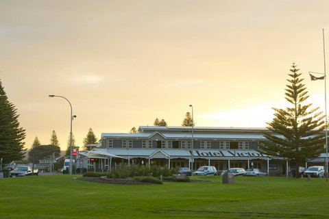 Nightcap At Hotel Victor - Tourism Caloundra 0