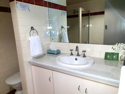 Nightcap At Hotel Victor - Tourism Caloundra 8