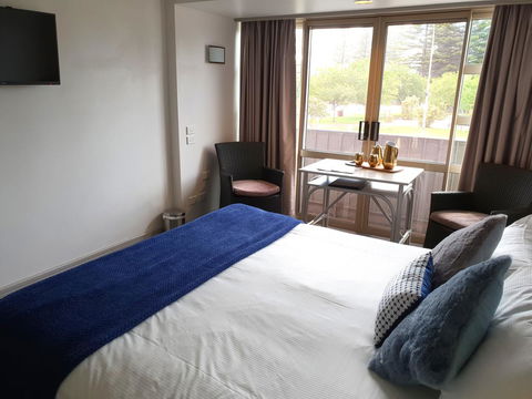 Nightcap At Hotel Victor - Tourism Caloundra 12