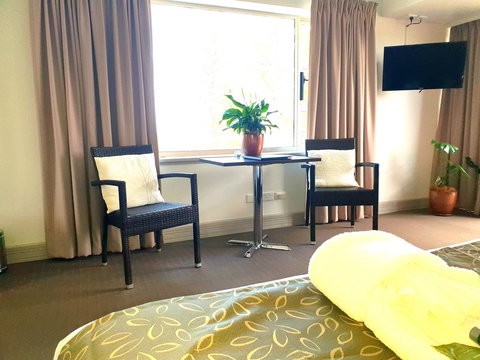 Nightcap At Hotel Victor - Tourism Caloundra 10