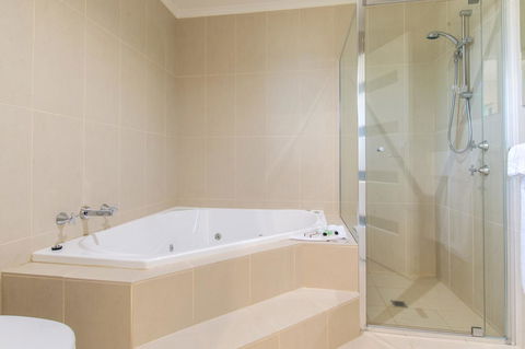 Mick O\'Sheas - Tourism Caloundra 22