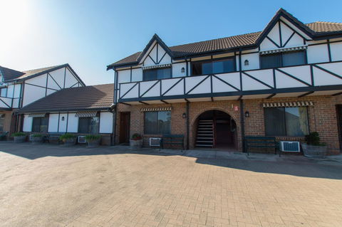 Mick O\'Sheas - Tourism Caloundra 36