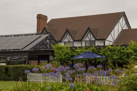 Mick O\'Sheas - Tourism Caloundra 37