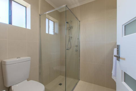 Mick O\'Sheas - Tourism Caloundra 24