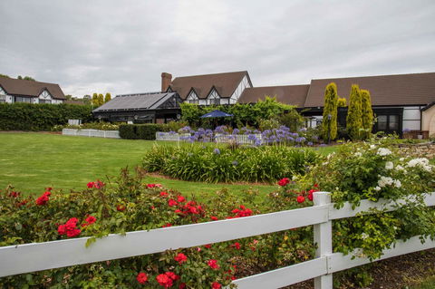 Mick O\'Sheas - Tourism Caloundra 31