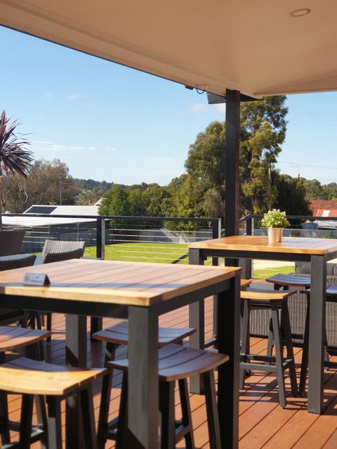 The Avenue Inn - Tourism Caloundra 1
