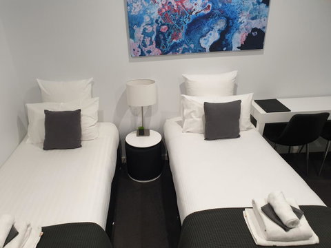 The Avenue Inn - Tourism Caloundra 3