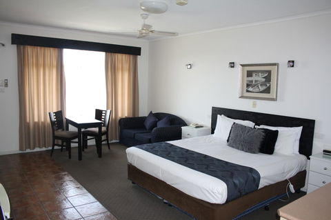 Lakeview Motel And Apartments - Tourism Caloundra 1