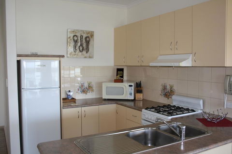 Lakeview Motel And Apartments - Tourism Caloundra 8