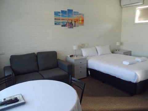 Guichen Bay Motel - Tourism Caloundra 3