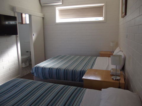 Guichen Bay Motel - Tourism Caloundra 2
