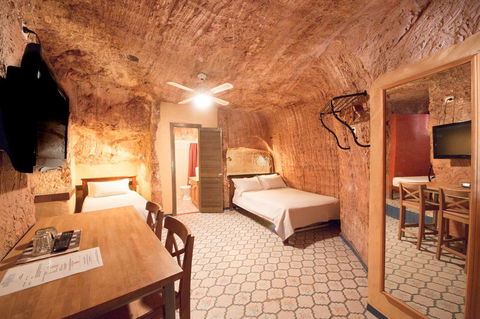 The Underground Motel - Tourism Caloundra 21