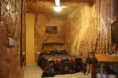 The Underground Motel - Tourism Caloundra 5