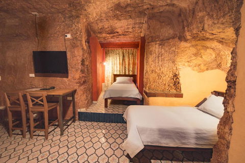 The Underground Motel - Tourism Caloundra 20