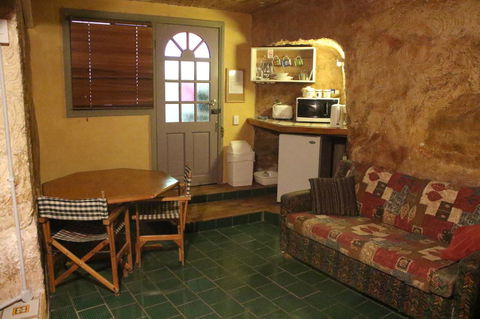 The Underground Motel - Tourism Caloundra 1
